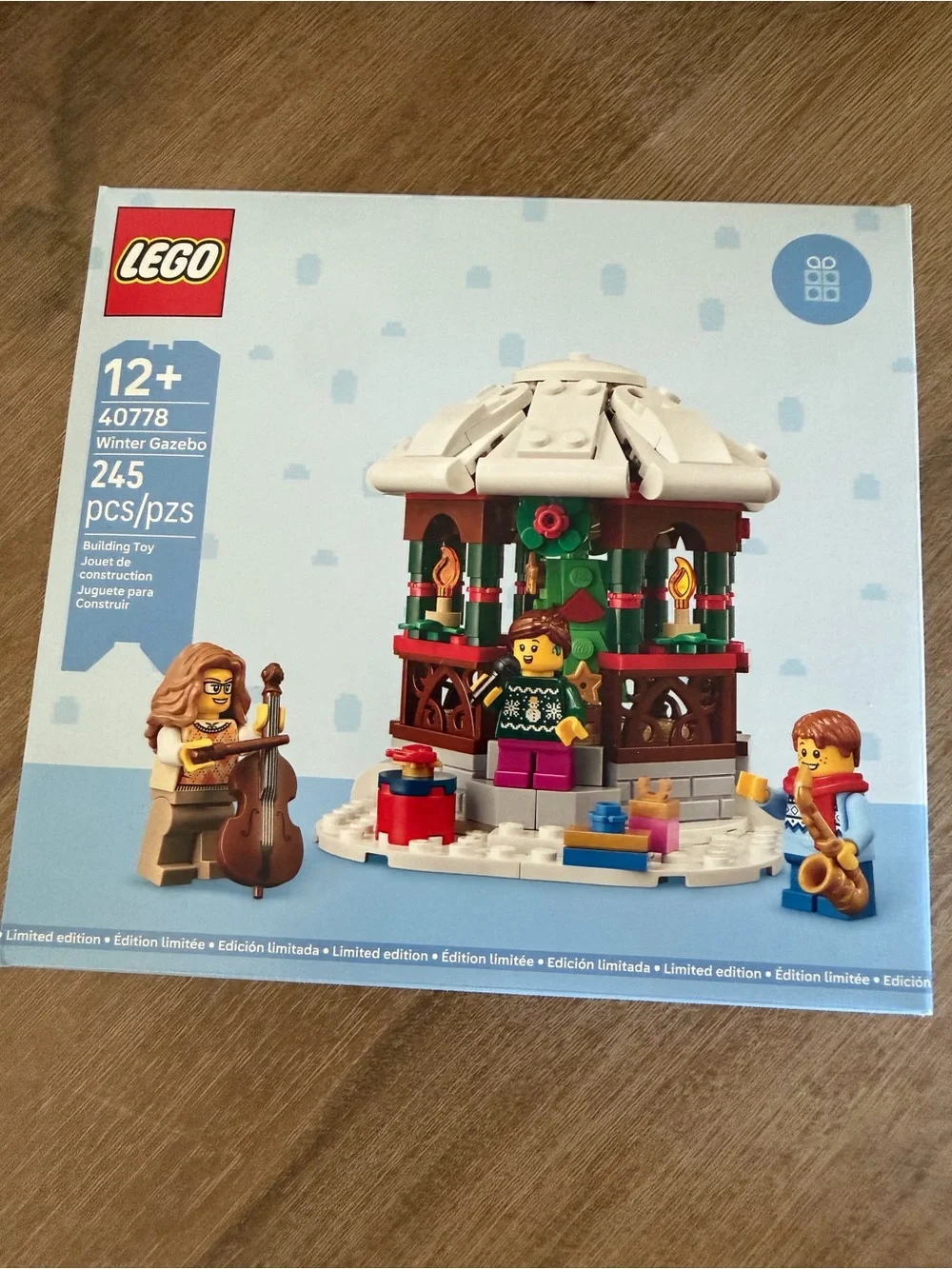 Lego Winter Gazebo Holiday Set with White Roof and Green/Red Accents - Picture 1 of 1